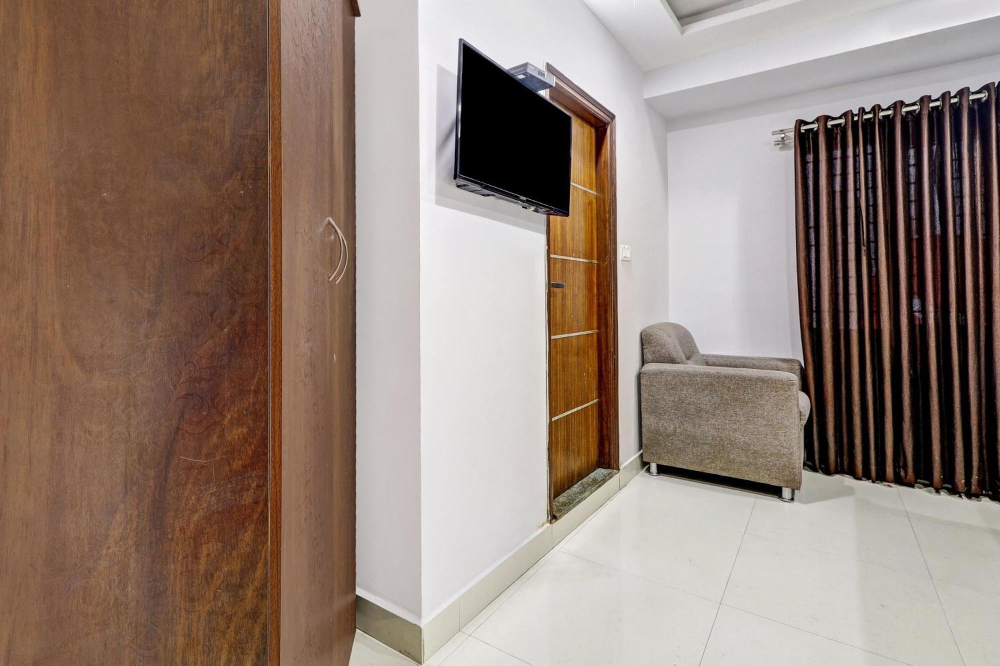 بنغالور Oyo Townhouse 82047 Srk Live Inn Castle Near Ragigudda Sri Prasanna Anjaneyaswamy Temple المظهر الخارجي الصورة